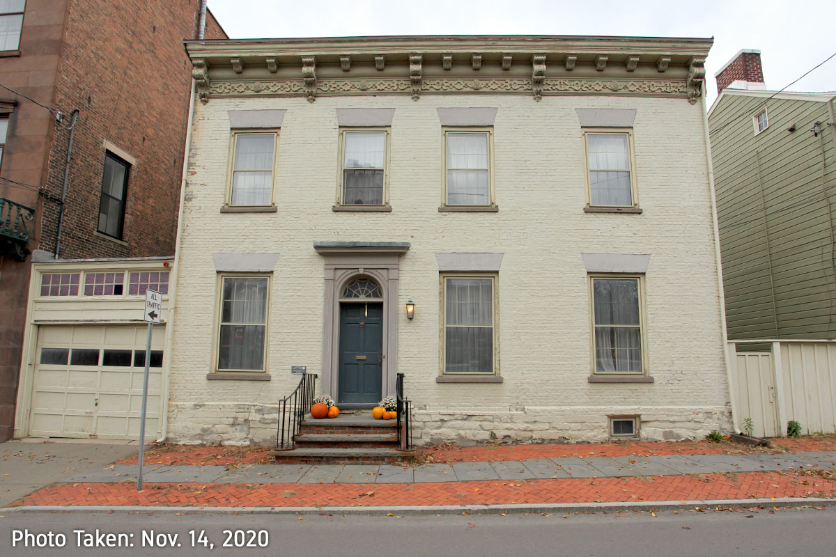 23 Front Street house photo